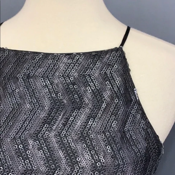 𝅺sequined high neck crop top - Picture 3 of 8
